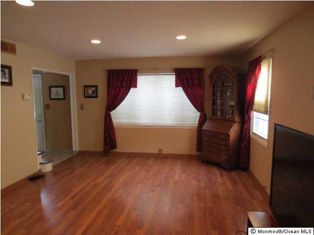 171 Lloyd Road Aberdeen, NJ 07747 - Photo 3 of 20 Additional Photo
