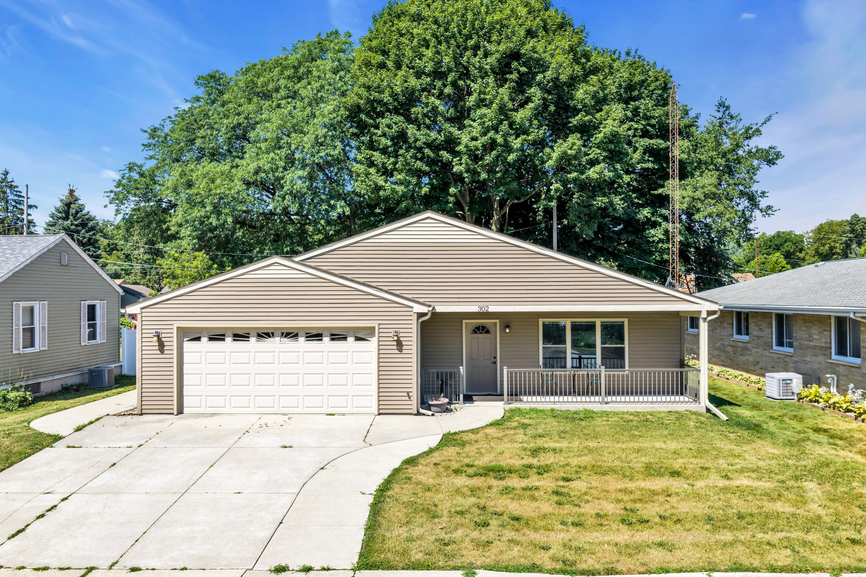 302 Graham Street Racine, WI 53405 - Photo 2 of 50 Photo (2)