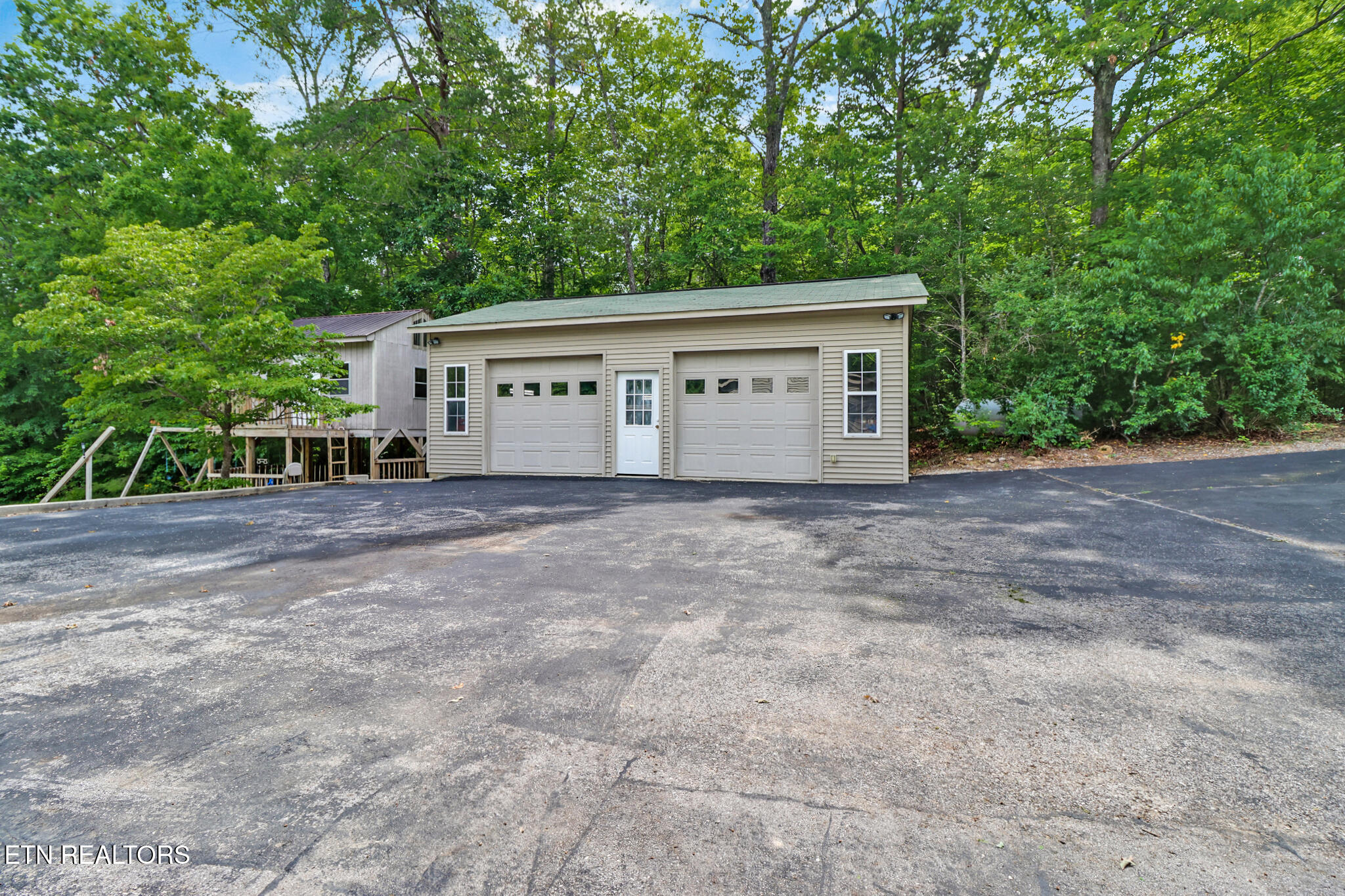 16501 Genesis Road Crossville, TN 38571 - Photo 13 of 60 Garage