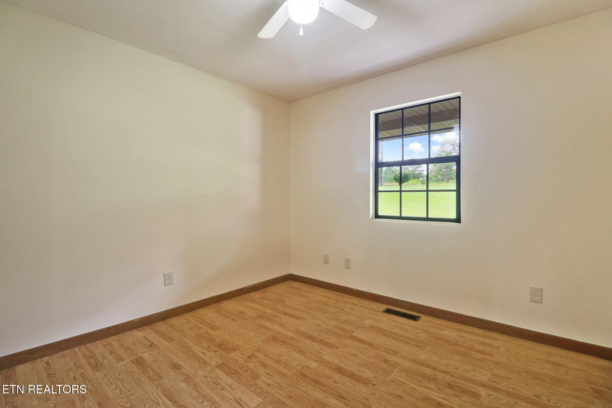 16501 Genesis Road Crossville, TN 38571 - Photo 37 of 60 office