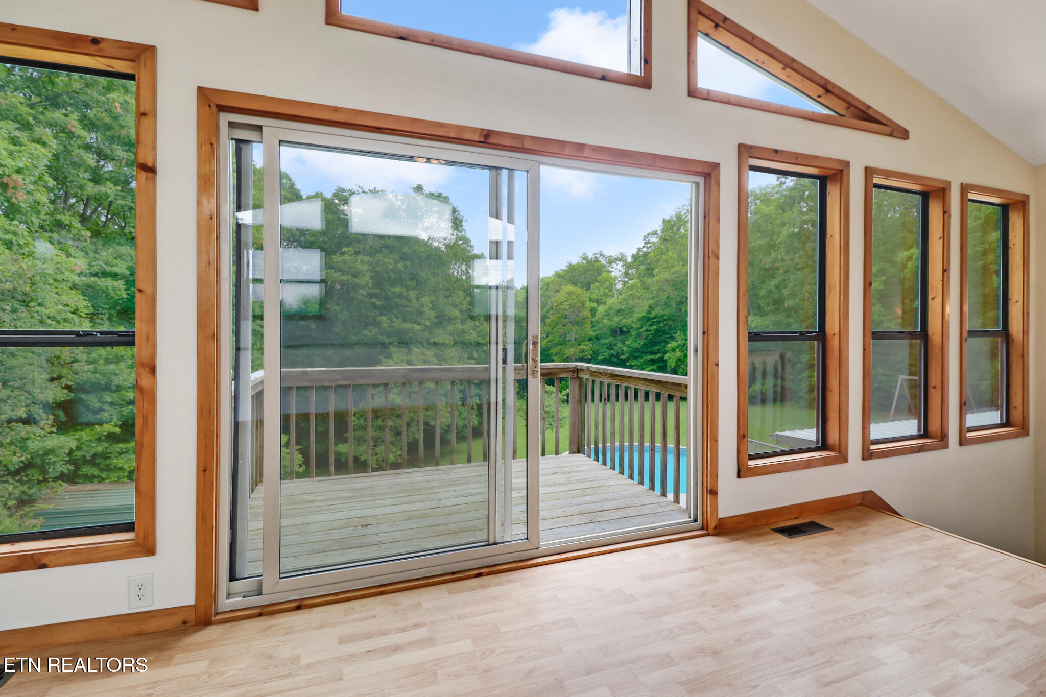 16501 Genesis Road Crossville, TN 38571 - Photo 49 of 60 Balcony