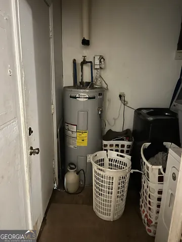 a view of an outdoor space and window