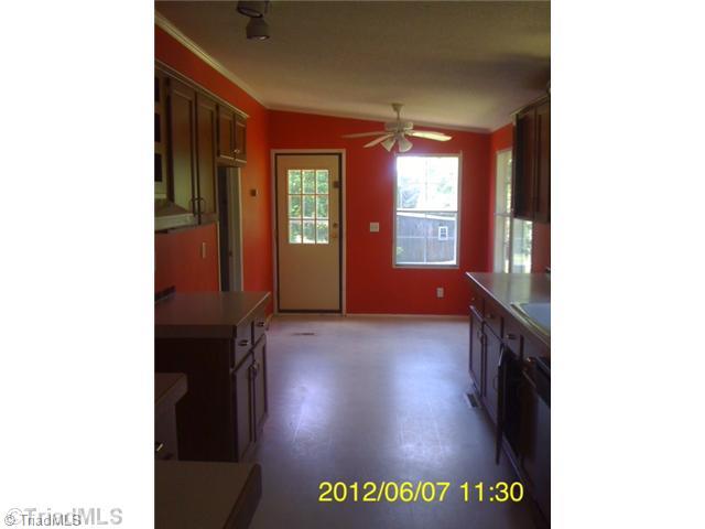 191 Half Wright Road Winston-Salem, NC 27107 - Photo 3 of 6 Kitchen.