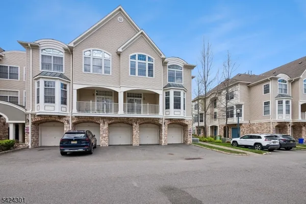 $830,000 | 816 Kensington Lane, Livingston, NJ 07039