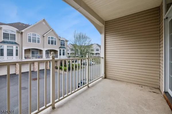 $830,000 | 816 Kensington Lane, Livingston, NJ 07039