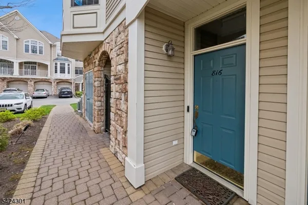 $830,000 | 816 Kensington Lane, Livingston, NJ 07039