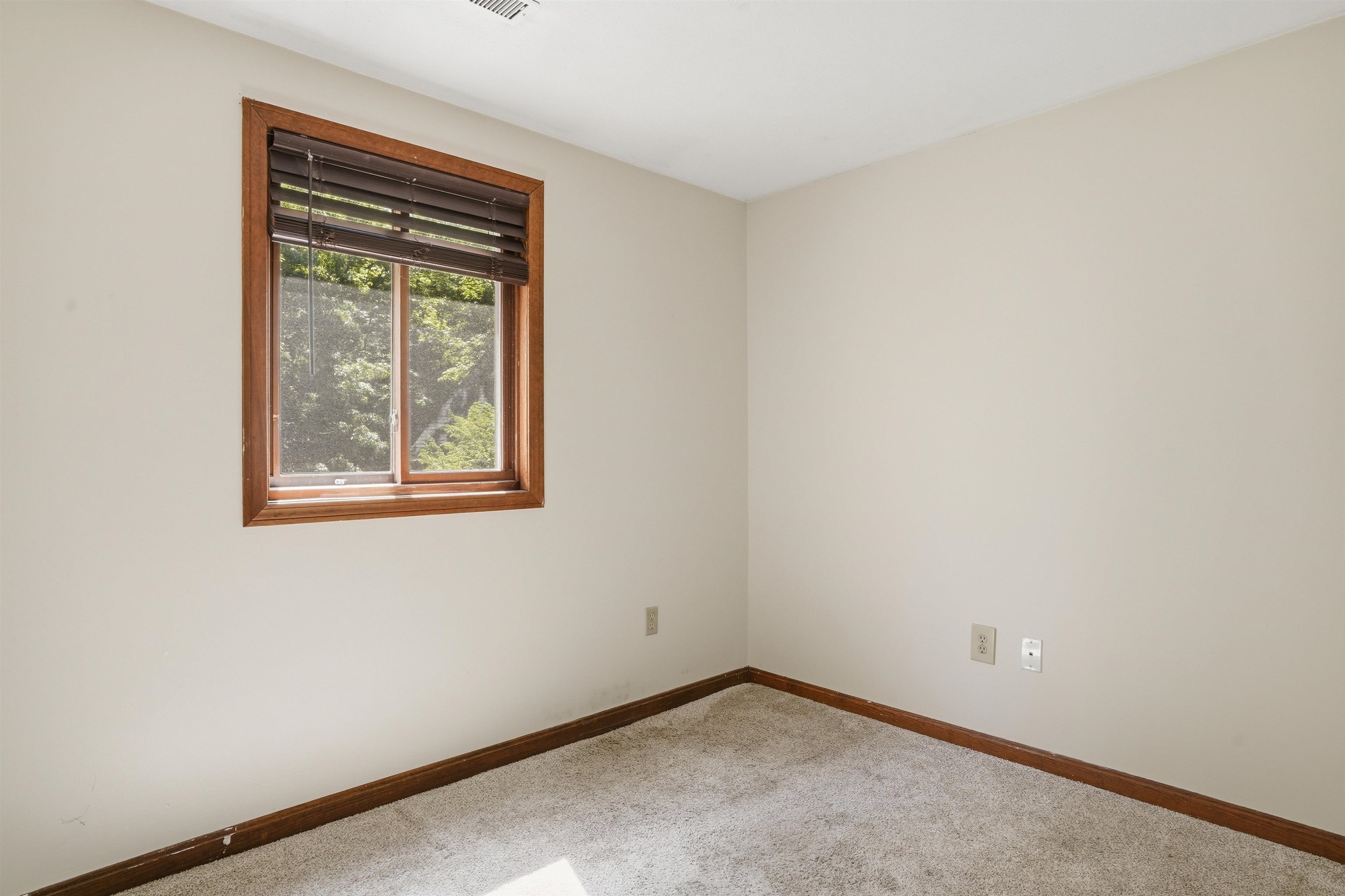 73 Old Chester Road Derry, NH 03038 - Photo 32 of 43