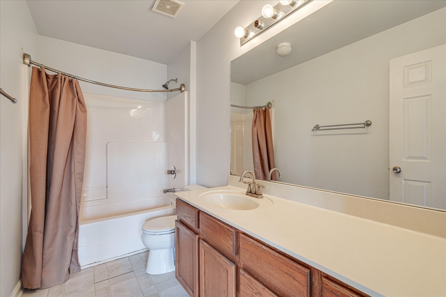 480 Huntington Ridge Drive Nashville, TN 37211 - Photo 20 of 21 a bathroom with a sink a toilet and shower