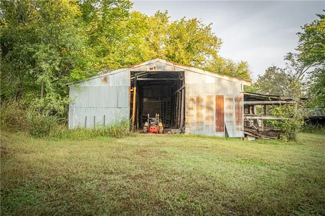 $475,000 | 863 25th Road, Longton, KS 67352