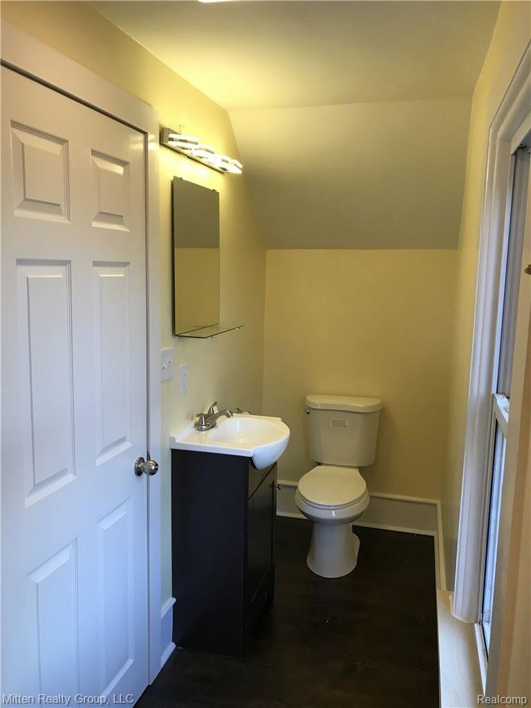 5080 Colf Road Carleton, MI 48117 - Photo 14 of 25 14 Bathupa.jpg