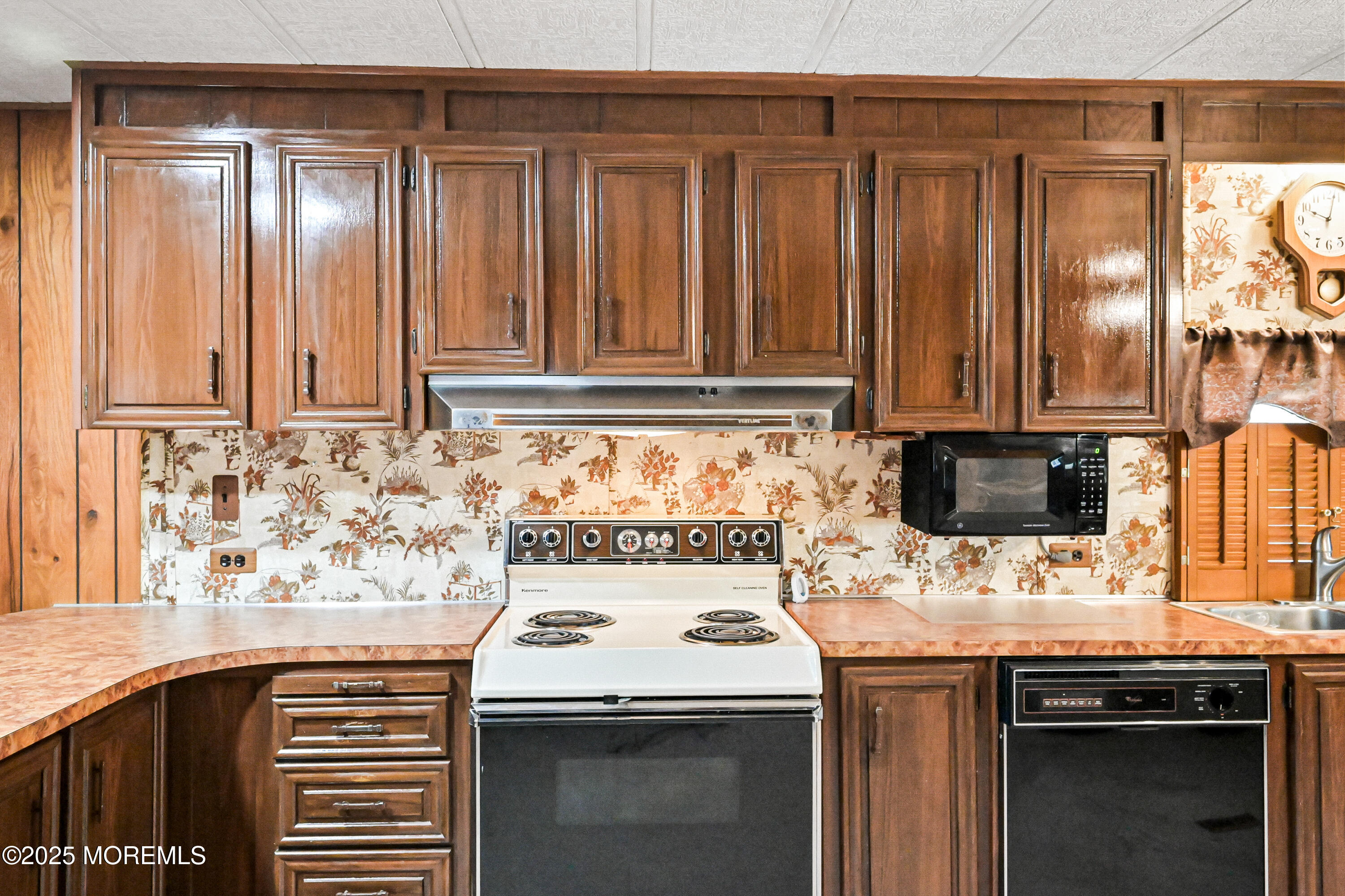 119 Village Road Morganville, NJ 07751 - Photo 9 of 18 119_village_rd_017