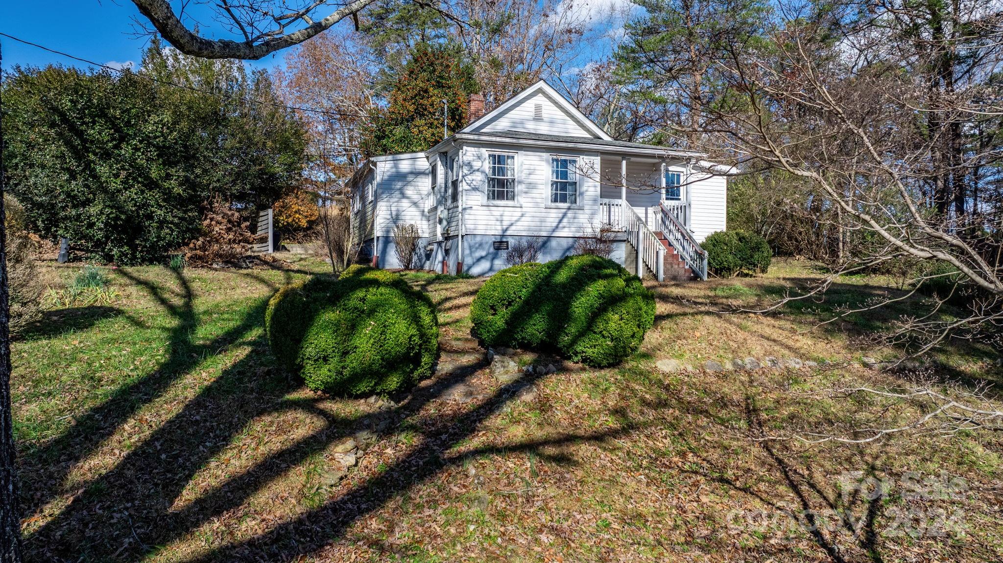 811 Markham Road Tryon, NC 28782 - Photo 2 of 46