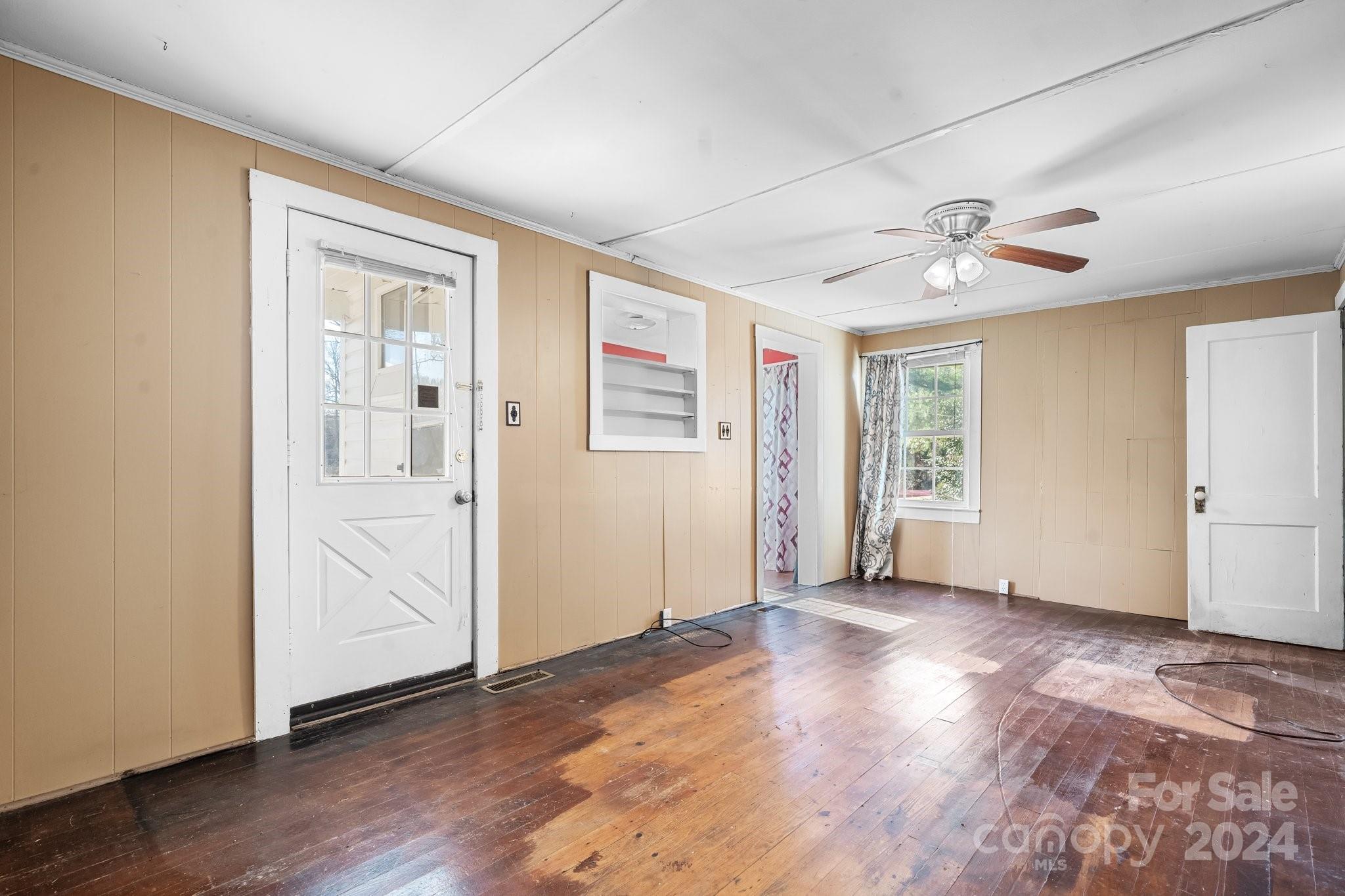 811 Markham Road Tryon, NC 28782 - Photo 5 of 46