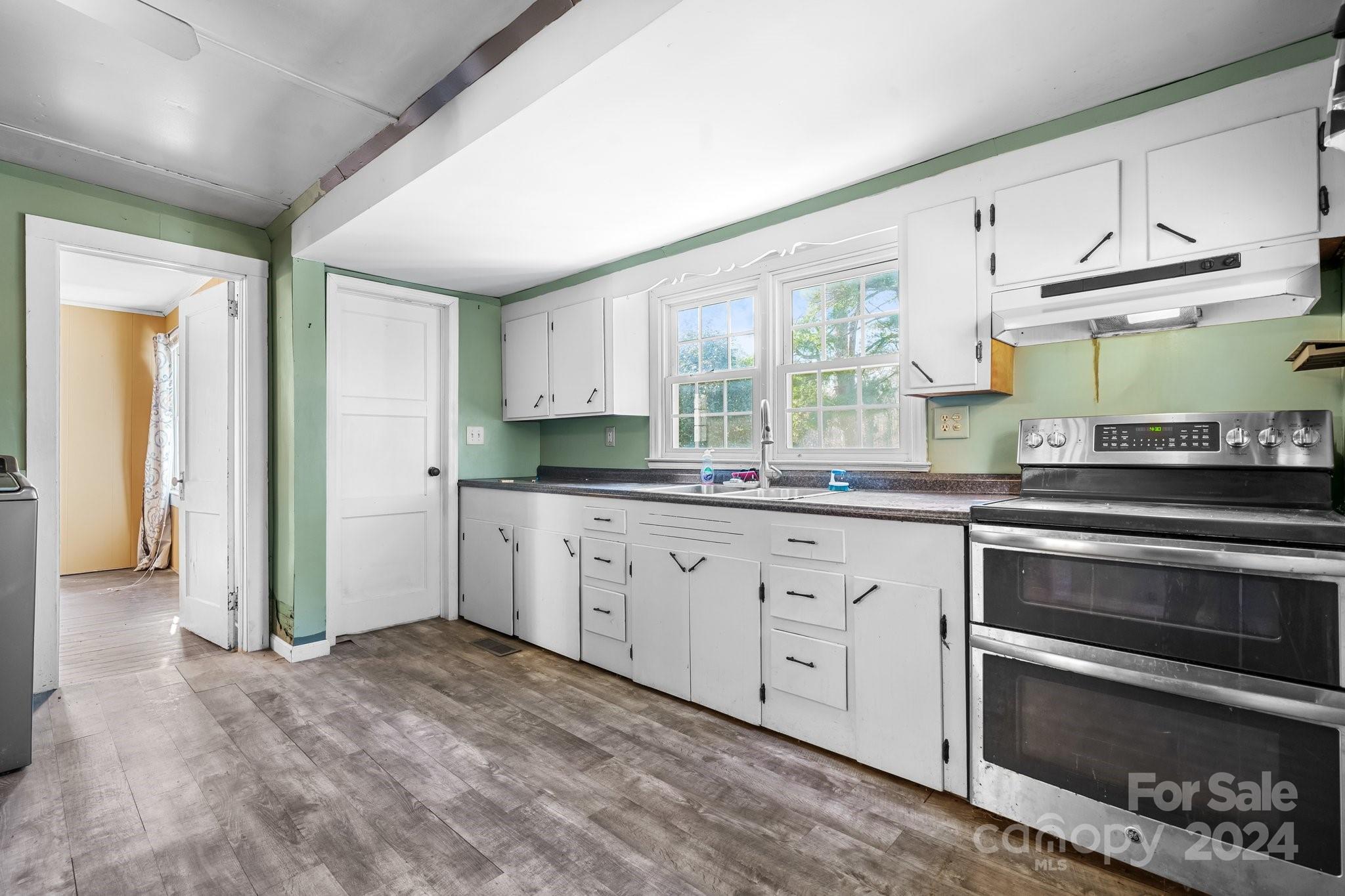811 Markham Road Tryon, NC 28782 - Photo 9 of 46
