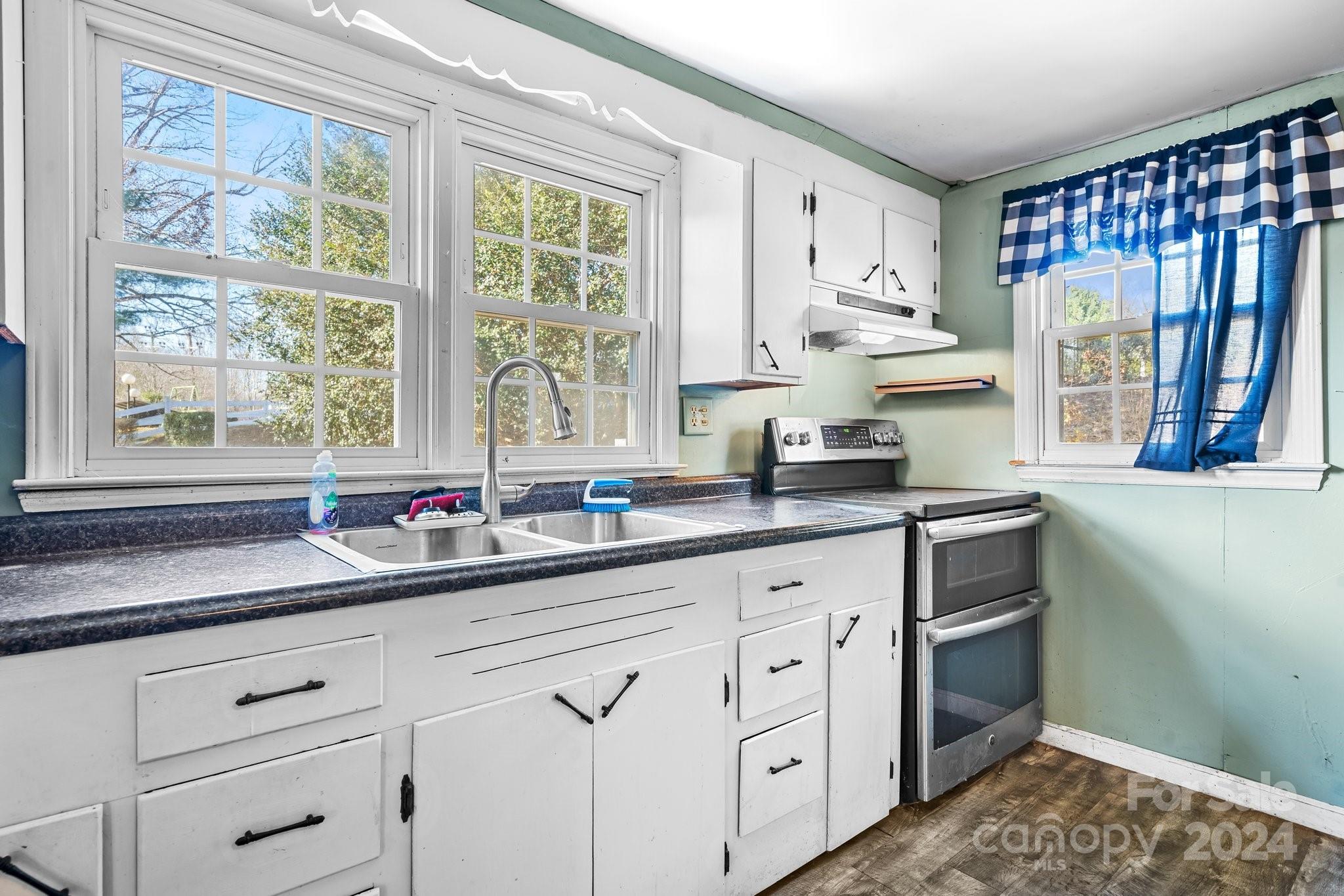 811 Markham Road Tryon, NC 28782 - Photo 10 of 46
