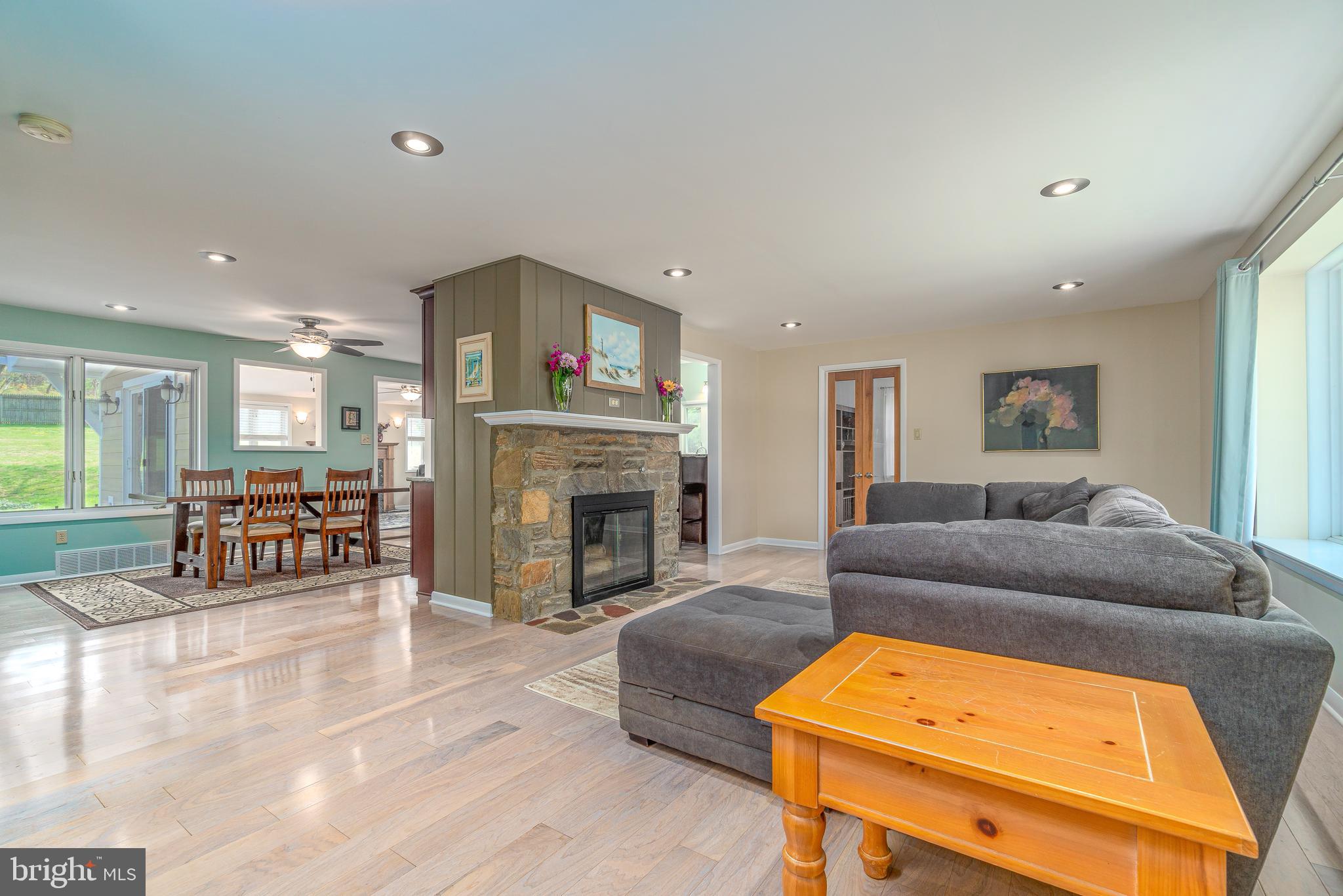 922 Hollow Road Wayne, PA 19087 - Photo 7 of 59 Main Level - Living Room