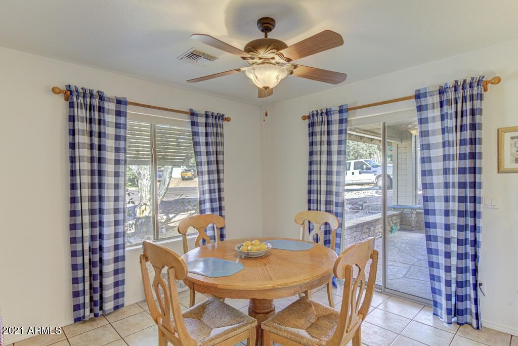 Dining Area (1)