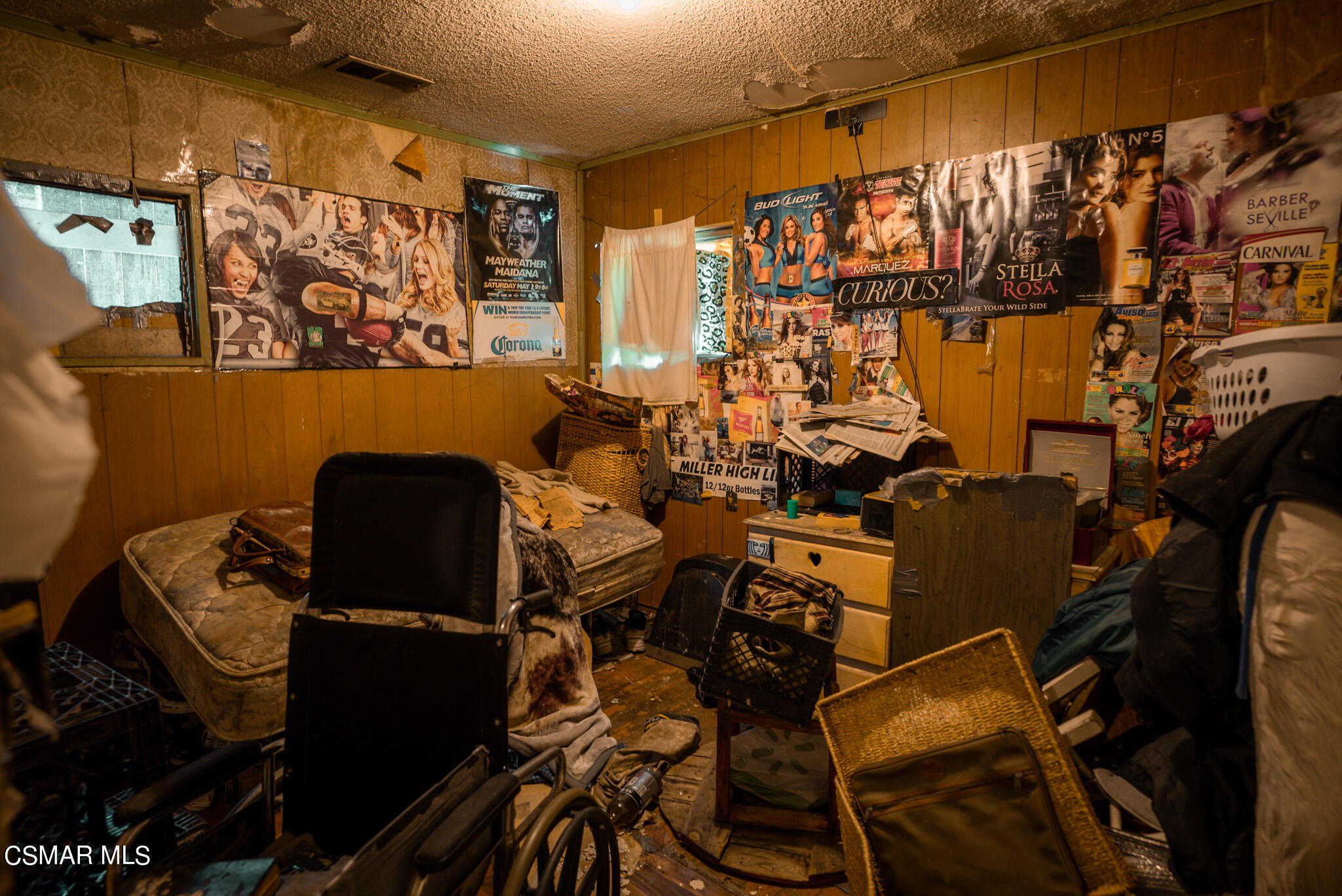 5829 Tipton Way Los Angeles, CA 90042 - Photo 11 of 20 a picture of a room with furniture and a window