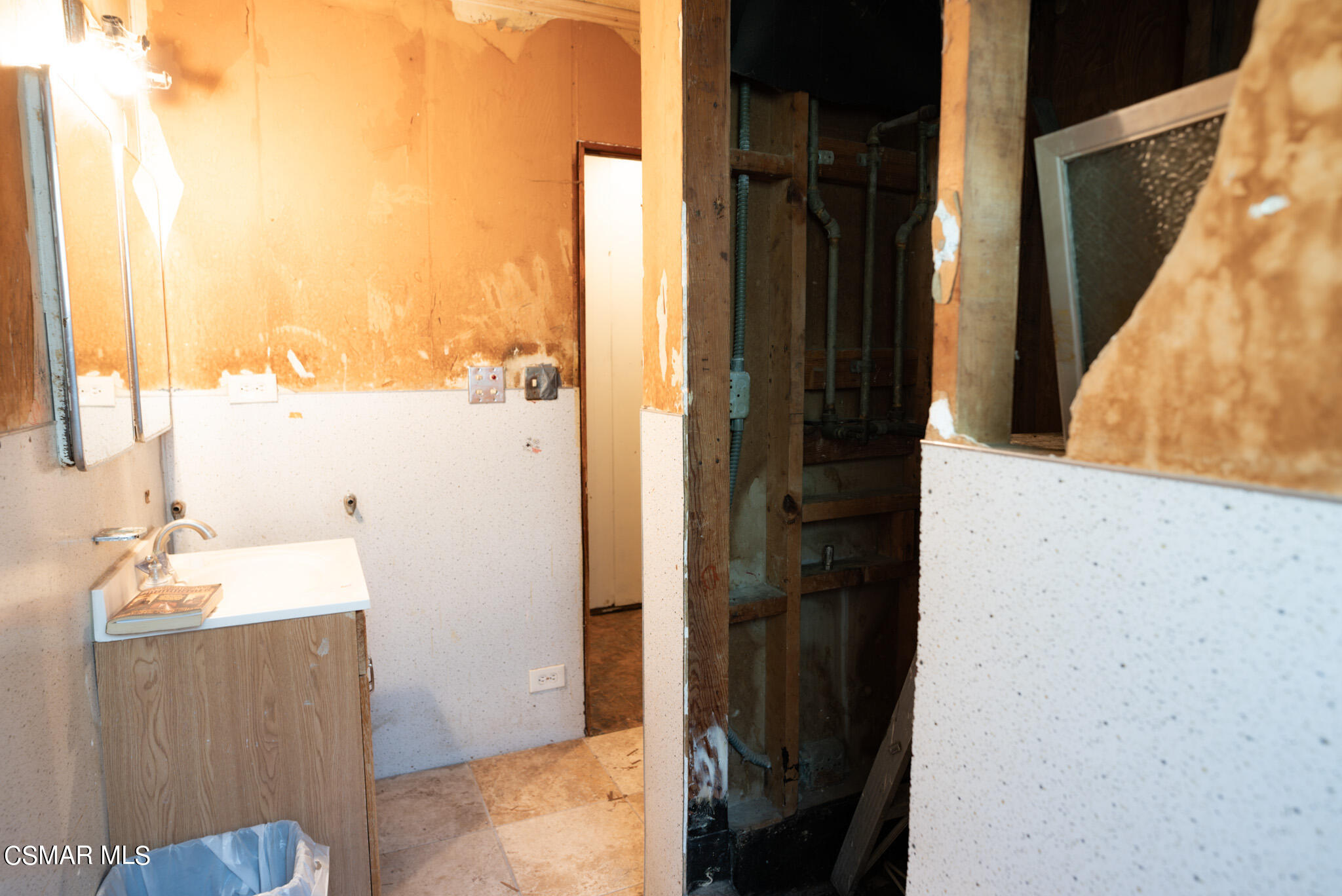 5829 Tipton Way Los Angeles, CA 90042 - Photo 14 of 20 a bathroom with a bathtub and a sink