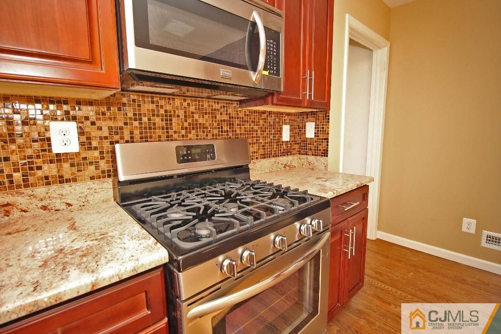 17 Brookside Road Edison, NJ 08817 - Photo 13 of 20 a stove top oven sitting inside of a kitchen