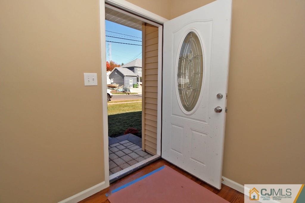 17 Brookside Road Edison, NJ 08817 - Photo 5 of 20 a bathroom with a mirror