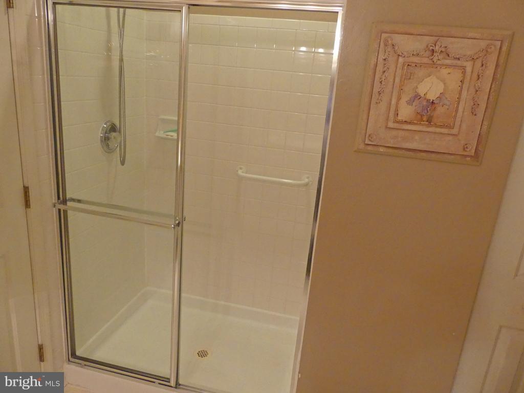 5232 Millfield Road, Unit 5232 Baltimore, MD 21237 - Photo 19 of 25 Bath (Master)