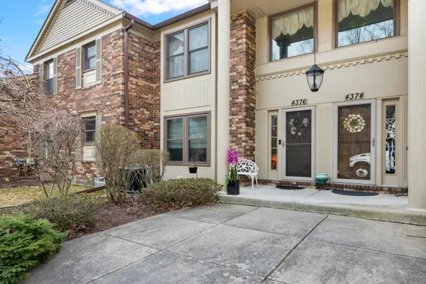 $399,999 | 4376 Knightsbridge Lane, West Bloomfield, MI 48323