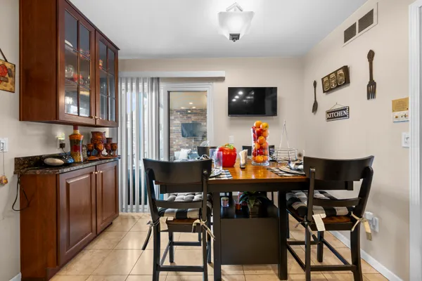 $399,999 | 4376 Knightsbridge Lane, West Bloomfield, MI 48323