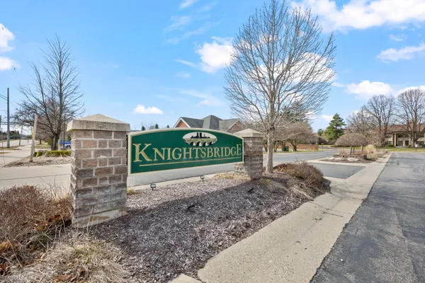 $399,999 | 4376 Knightsbridge Lane, West Bloomfield, MI 48323