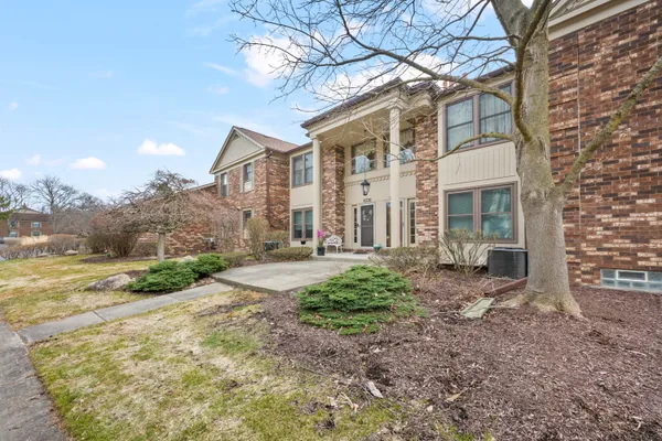 $399,999 | 4376 Knightsbridge Lane, West Bloomfield, MI 48323