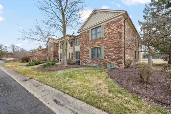 $399,999 | 4376 Knightsbridge Lane, West Bloomfield, MI 48323