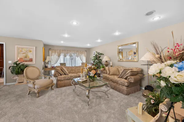 $399,999 | 4376 Knightsbridge Lane, West Bloomfield, MI 48323