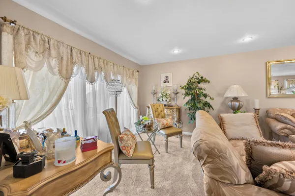 $399,999 | 4376 Knightsbridge Lane, West Bloomfield, MI 48323