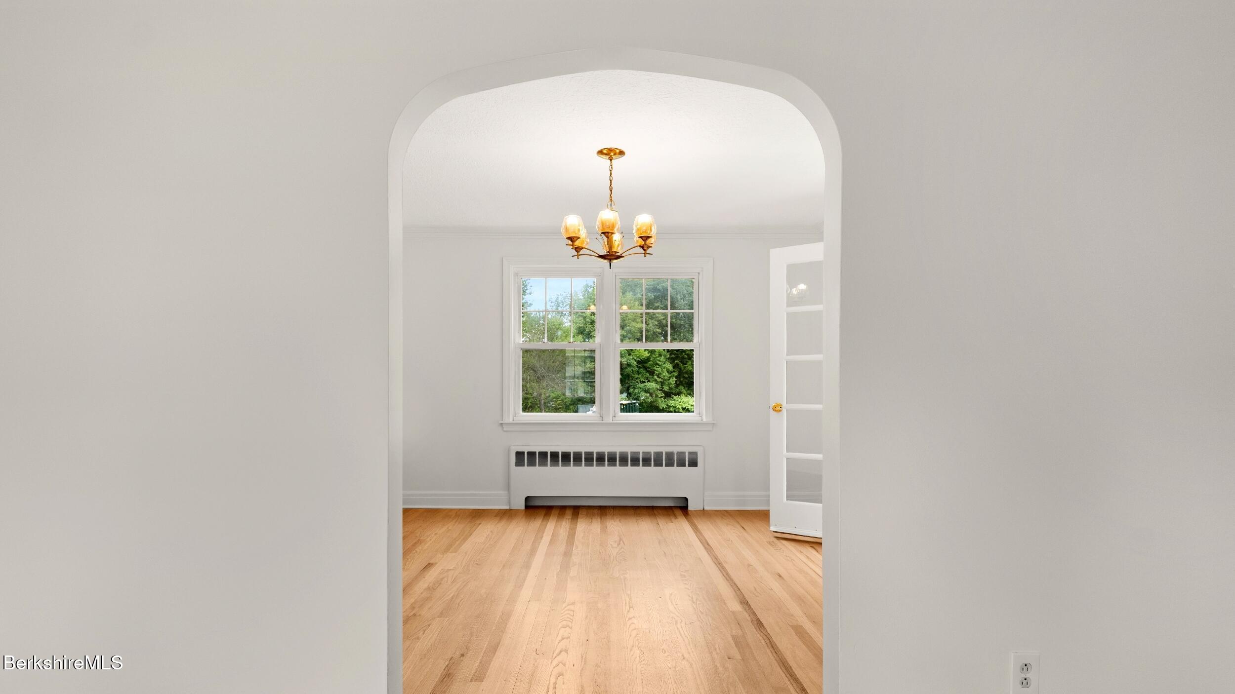 17 Kittredge Road Pittsfield, MA 01201 - Photo 15 of 42 LIVING ROOM