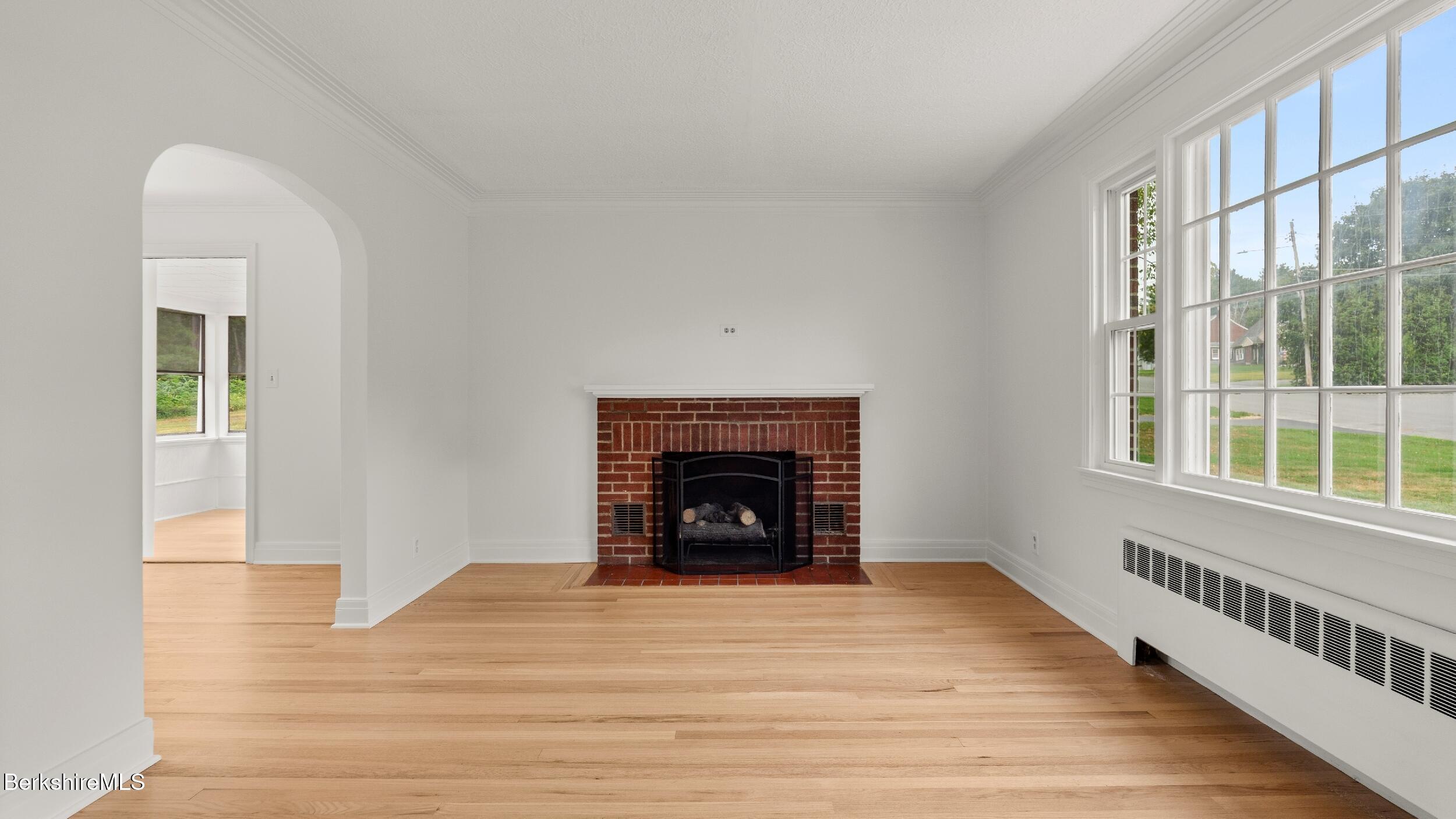 17 Kittredge Road Pittsfield, MA 01201 - Photo 17 of 42 LIVING ROOM