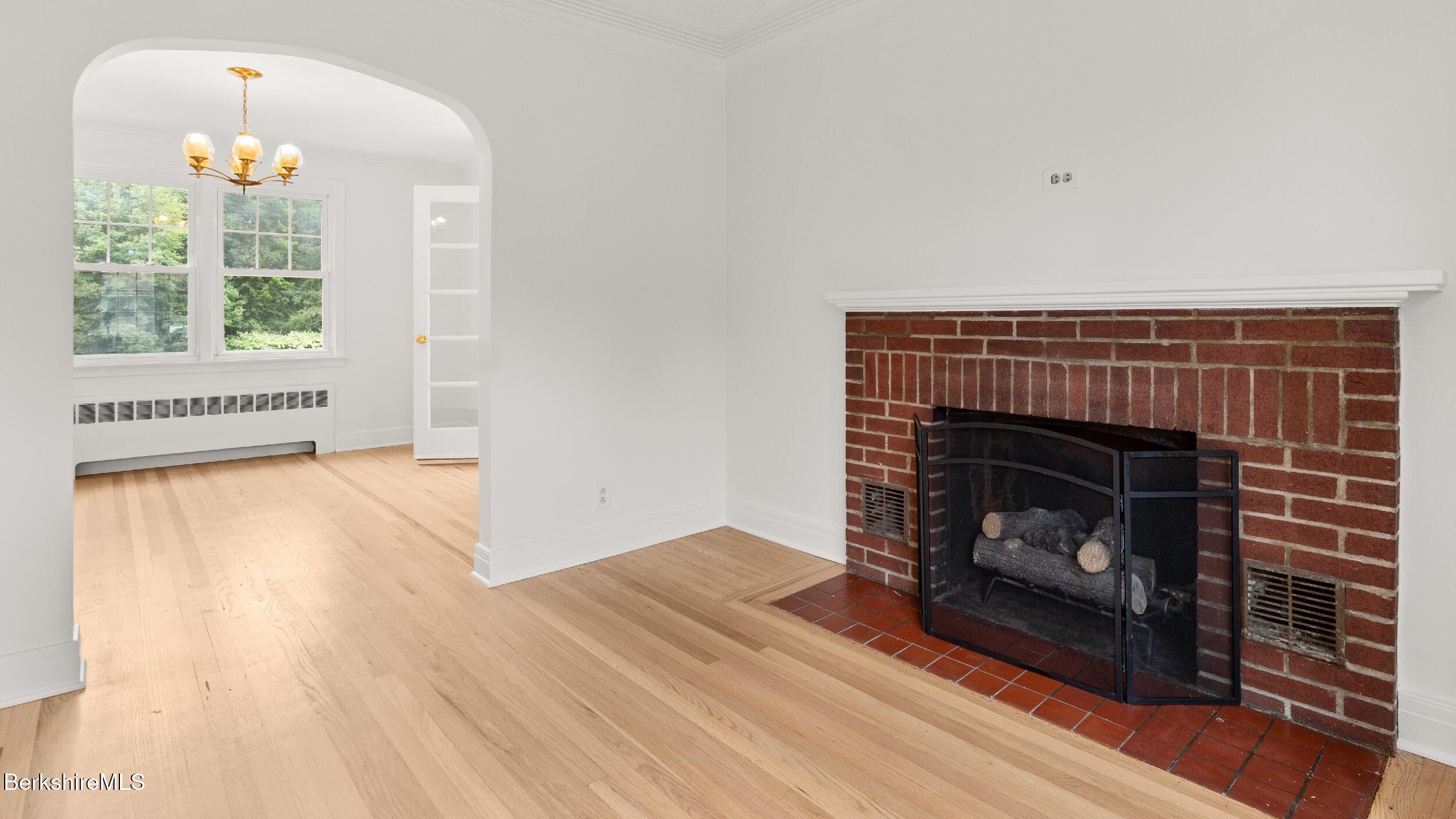 17 Kittredge Road Pittsfield, MA 01201 - Photo 18 of 42 LIVING ROOM