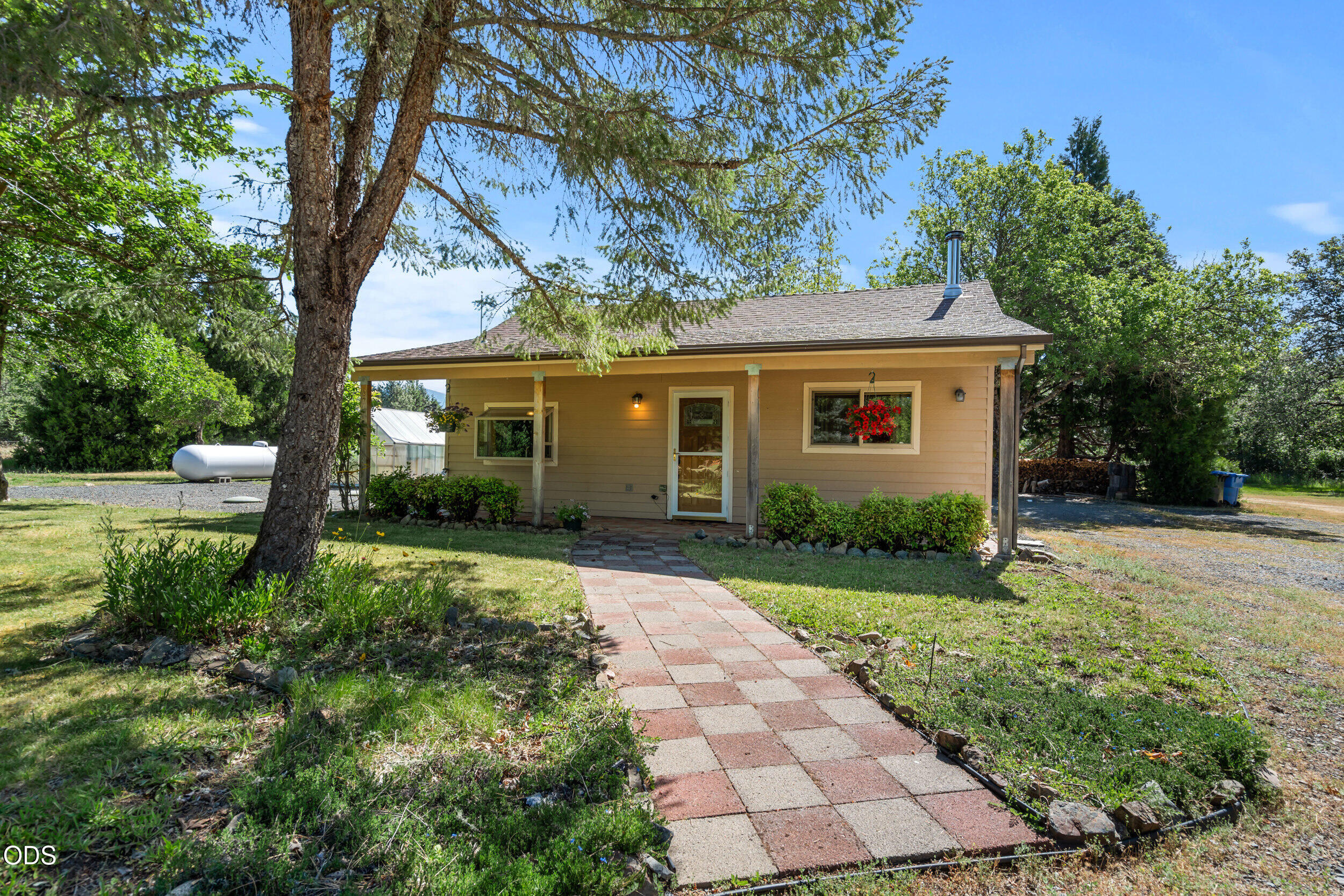 1_225 hummingbird rd-03