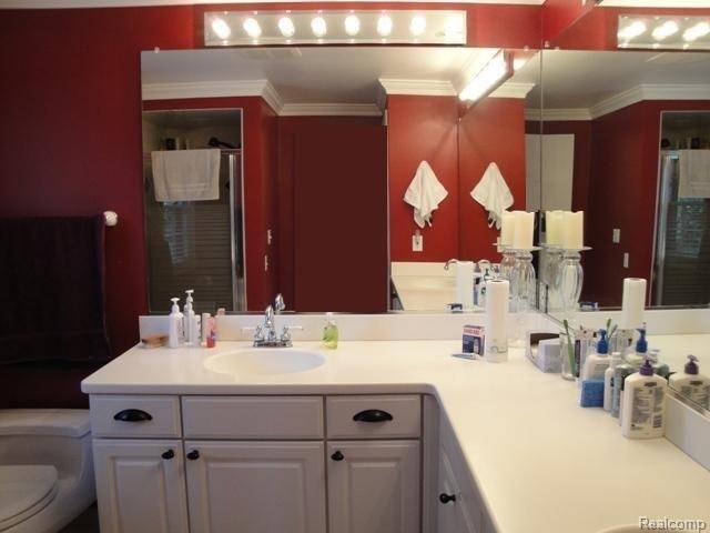 86 Colonial Road Grosse Pointe, MI 48236 - Photo 8 of 8 Bathroom