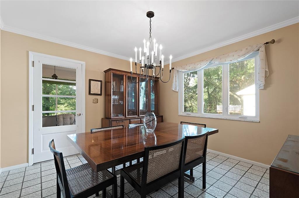 724 Pinetree Road Pittsburgh, PA 15243 - Photo 3 of 25 Gallery Image 3