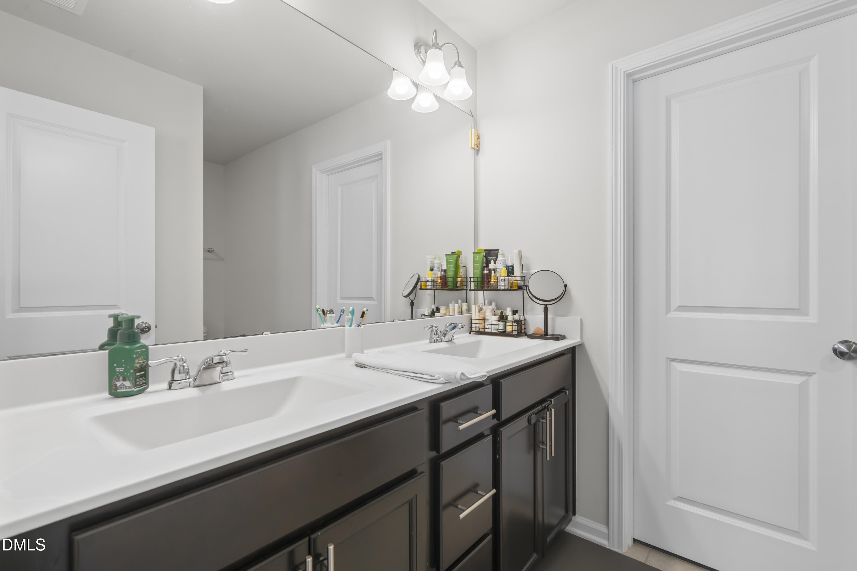 4948 Southern Magnolia Drive Raleigh, NC 27604 - Photo 13 of 34 Main Full Bath