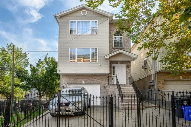 $2,800 | 232 Avon Avenue, Unit 1, Newark, NJ 07108