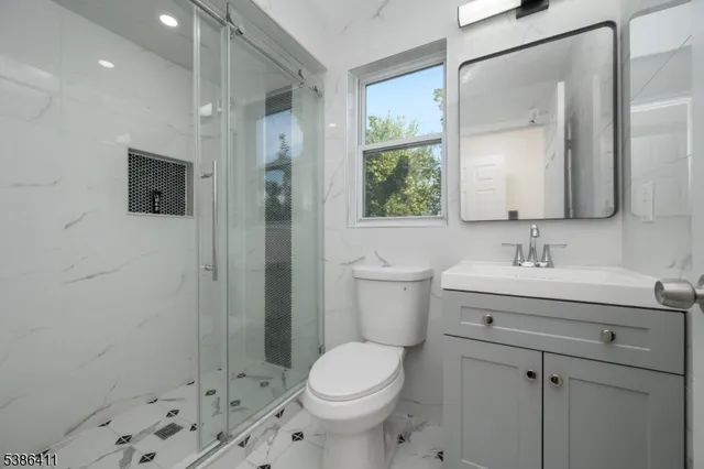 $2,800 | 232 Avon Avenue, Unit 1, Newark, NJ 07108