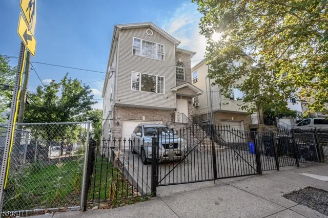 $2,800 | 232 Avon Avenue, Unit 1, Newark, NJ 07108