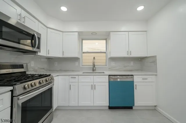 $2,800 | 232 Avon Avenue, Unit 1, Newark, NJ 07108