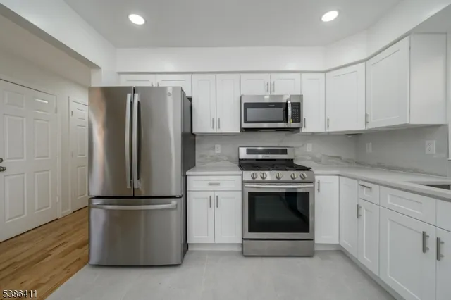$2,800 | 232 Avon Avenue, Unit 1, Newark, NJ 07108