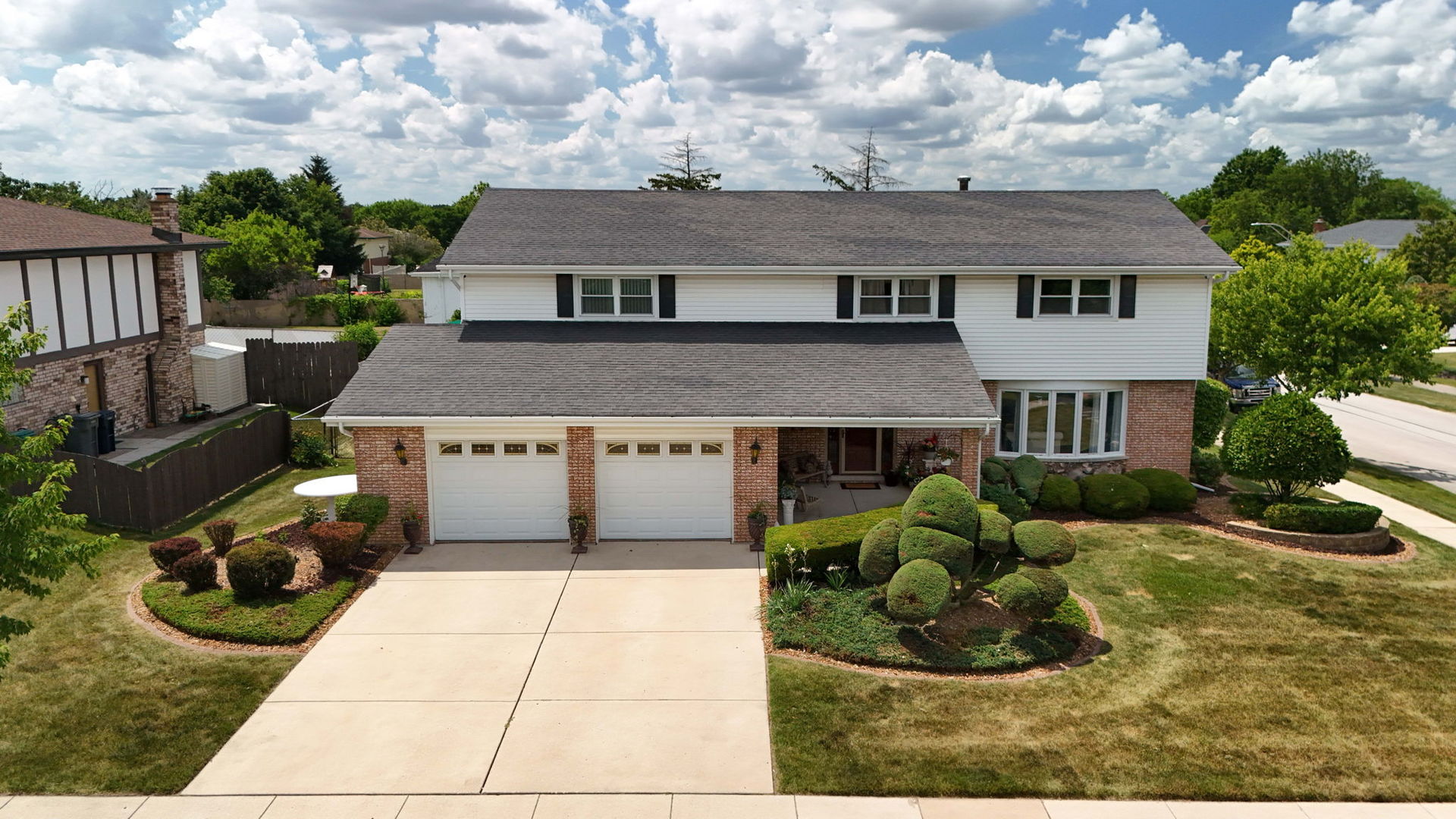 a view of a house with a back yard