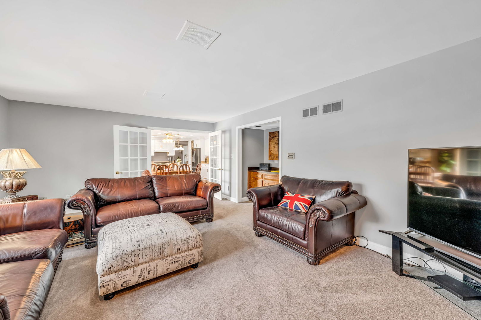 15624 Sunset Ridge Drive Orland Park, IL 60462 - Photo 15 of 37 a living room with furniture and a flat screen tv