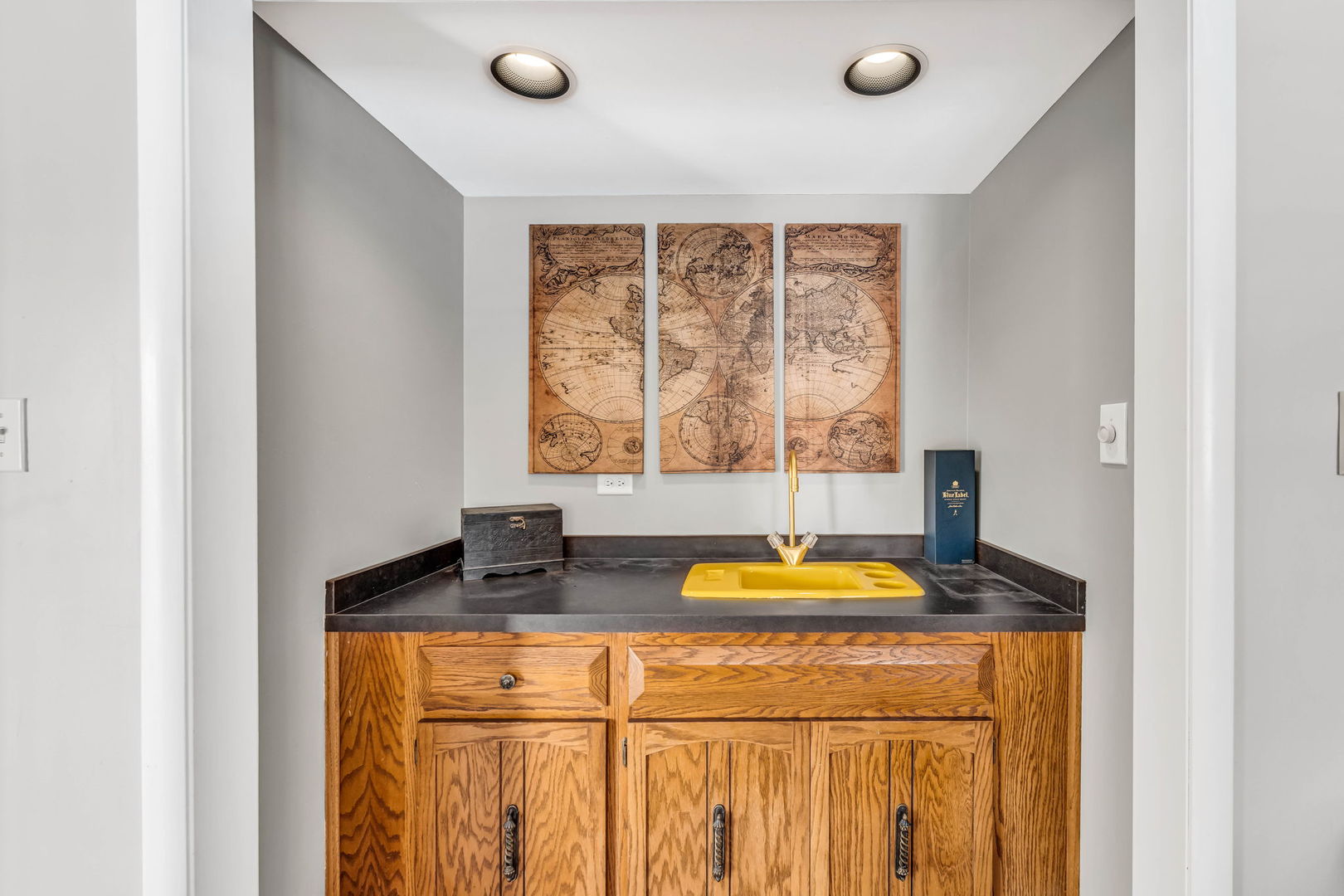 15624 Sunset Ridge Drive Orland Park, IL 60462 - Photo 17 of 37 a kitchen with a sink and a window