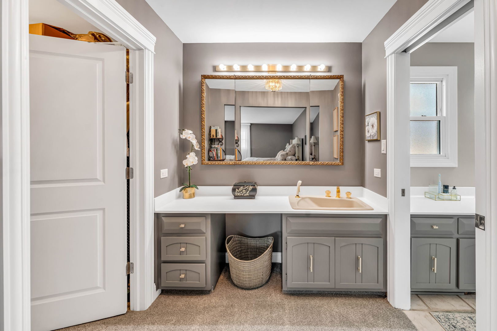 15624 Sunset Ridge Drive Orland Park, IL 60462 - Photo 23 of 37 a bathroom with a toilet sink and mirror