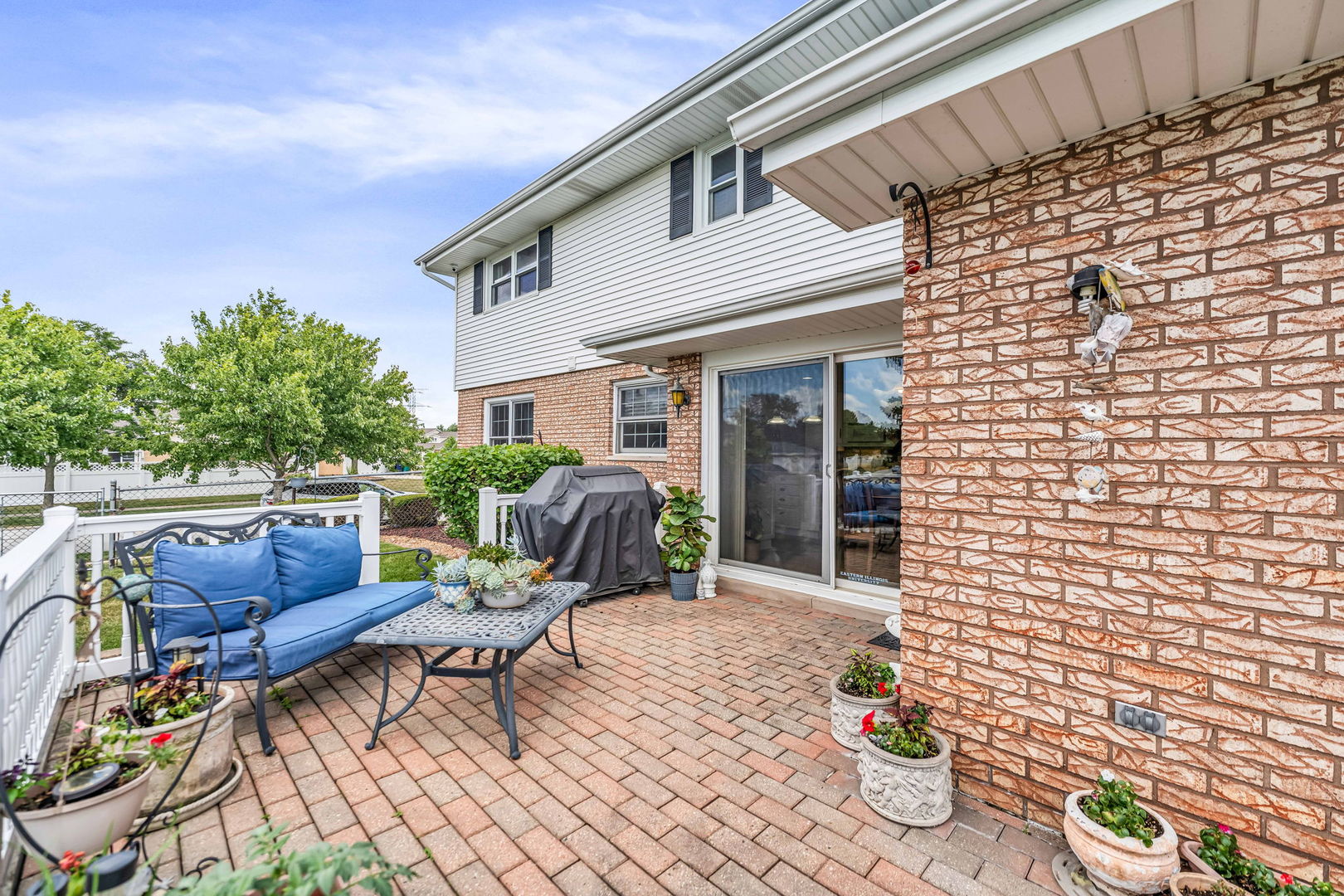15624 Sunset Ridge Drive Orland Park, IL 60462 - Photo 30 of 37 a view of a chairs and table in a patio